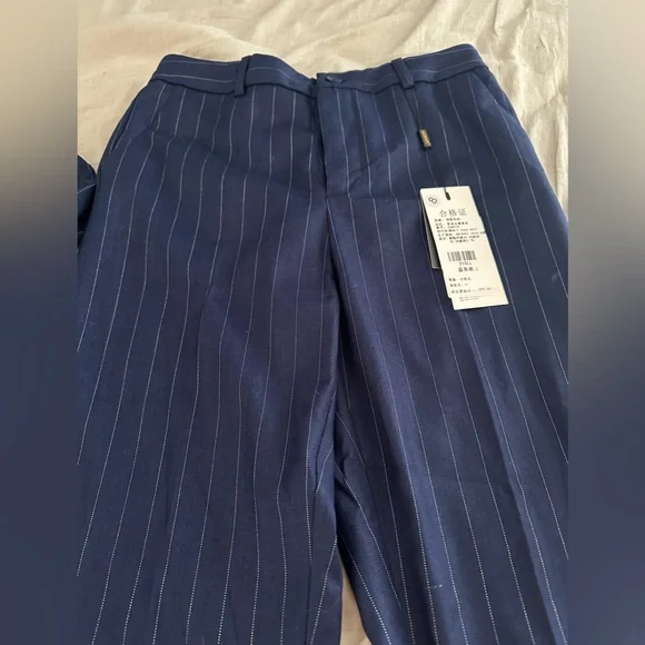 suits - Picture 3 of 8